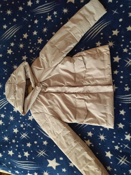 Бежева куртка демісезон