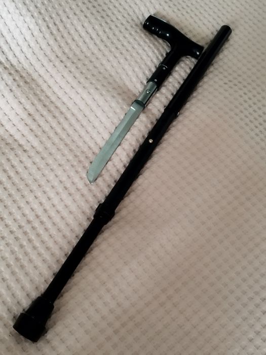 Трость с регулировкой высоты для ходьбы с секретом