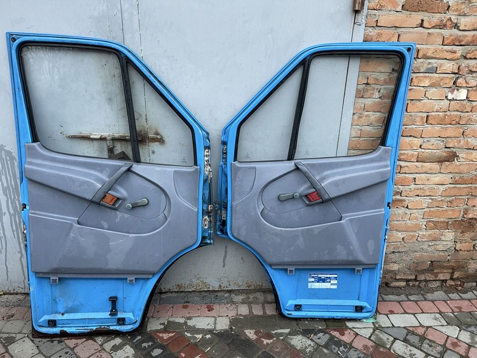 Продам двері спрінтер 2000р