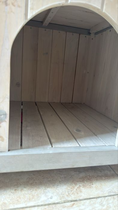 Drewniany domek dla pieska lub kotka / budka dla zwierzaka