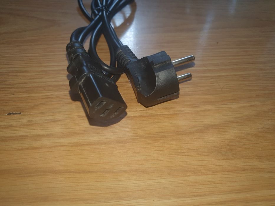 Kabel zasilający do komputera drukarki itp mam też inne kable pytać