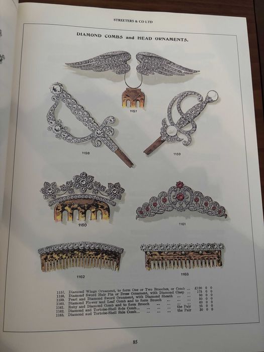 Victorian Jewelry – Livro ilustrado sobre joalharia do séc. XIX