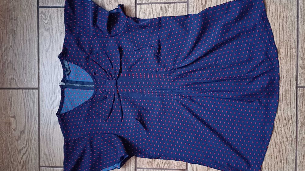 Granatowa bluzeczka DUNNES w serduszka r. 38 (M)