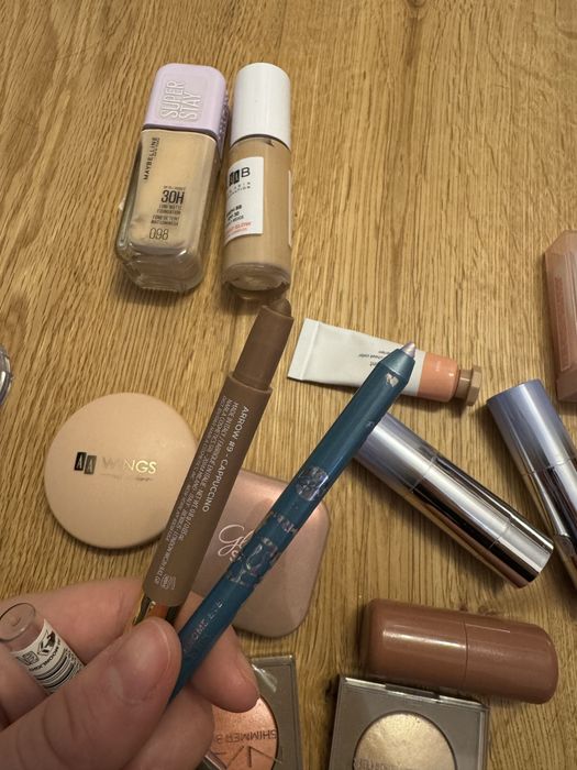 Zestaw 18 kosmetykow do makijazu