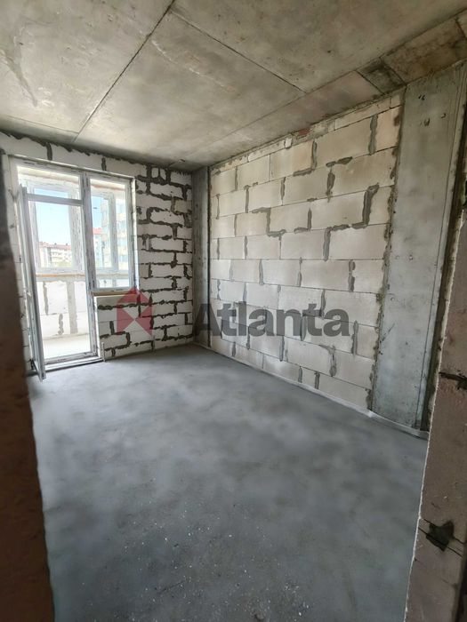 Простора квартира з кладовкою в новому будинку з АГВ в Великодолинском