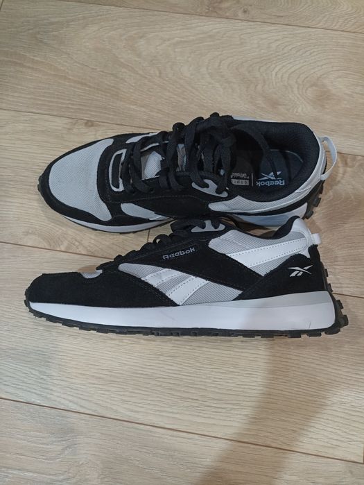 Оригінальні кросівки Reebok 41 стан нові з коробкою