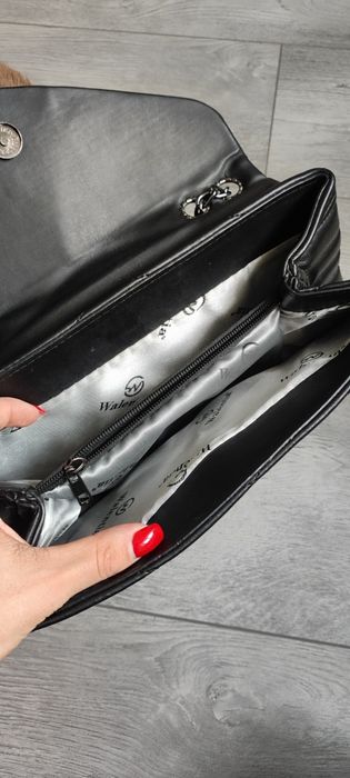 Стильна жіноча  клатч- сумка чорного кольору