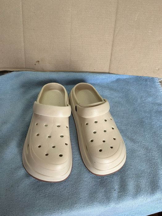 Кроксы   продам.