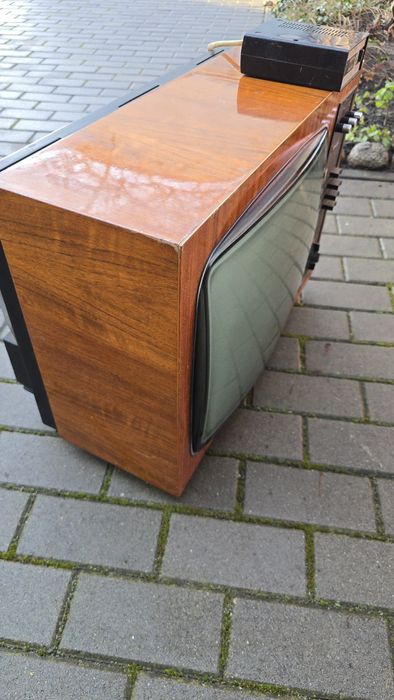 Zabytkowy telewizor Ametyst z przystawką