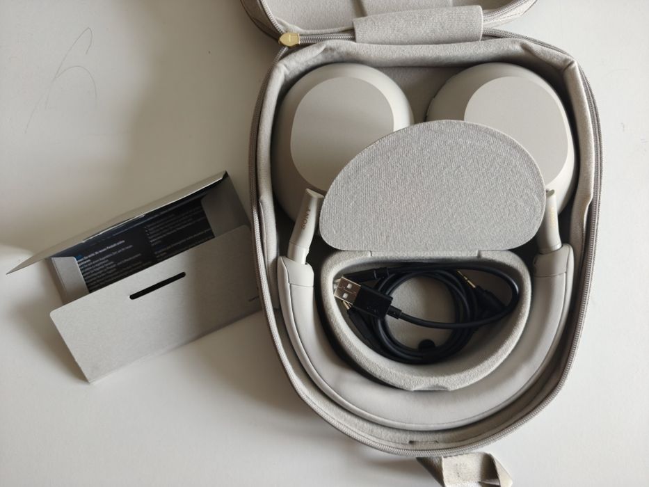 Sony WH-1000XM5 Cinza - como novos