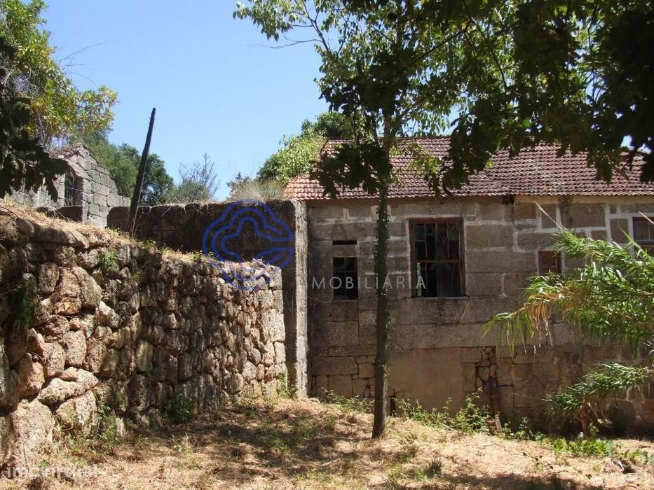 Moradia com terreno de 46000m2