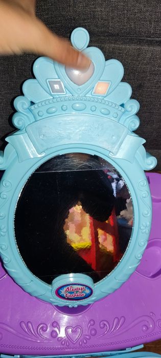 Toaletka z lustrem zabawkowa grająca świecąca