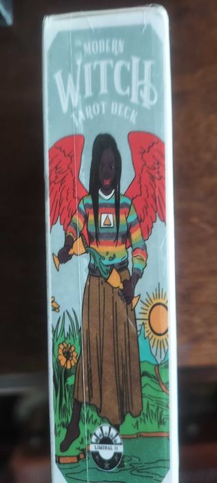 WITCH TAROT. SELADO. PREÇO a 6 euros vários baralhos selados FOTOS.
