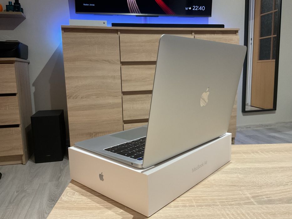 MacBook Air 13 Silver 2019 (bardzo dobry stan)
