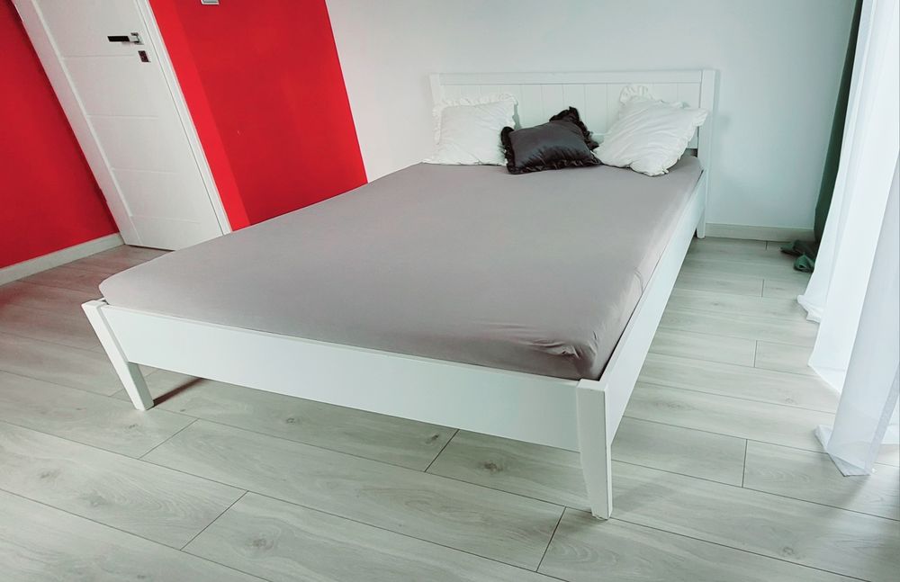 Łóżko białe że stelażem rama bez materaca 160x200