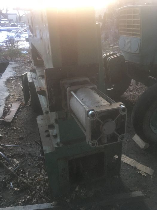 бумагорезаткльная машина бр 139 прирезка шпона гильотина