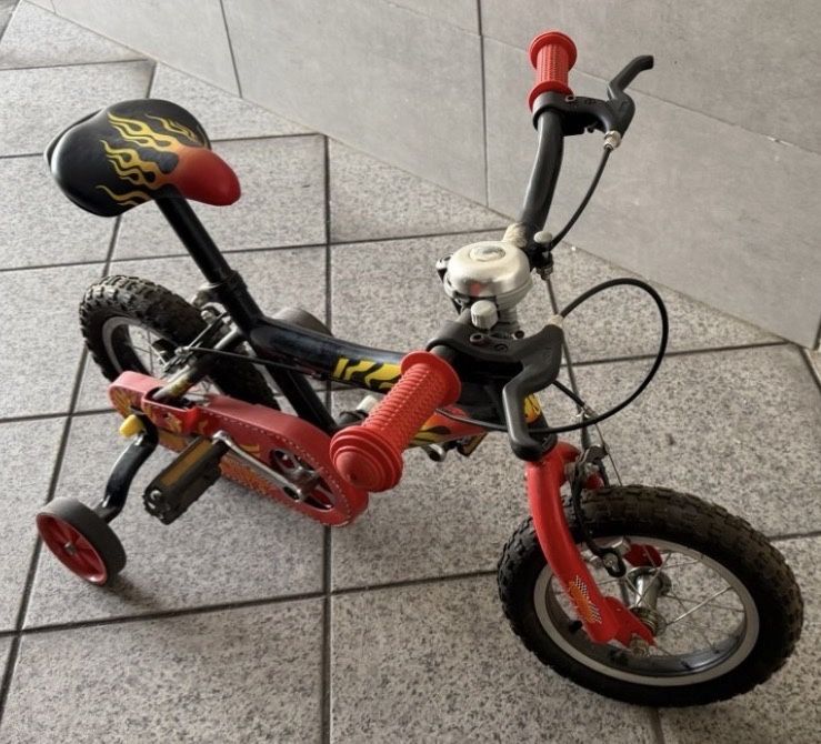 Bicicleta Infantil com Rodinhas + Capacete (Como Nova!)
