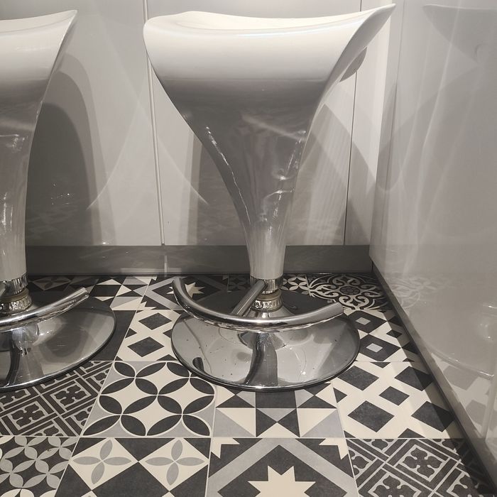 Hoker barowy biały połysk 2 sztuki