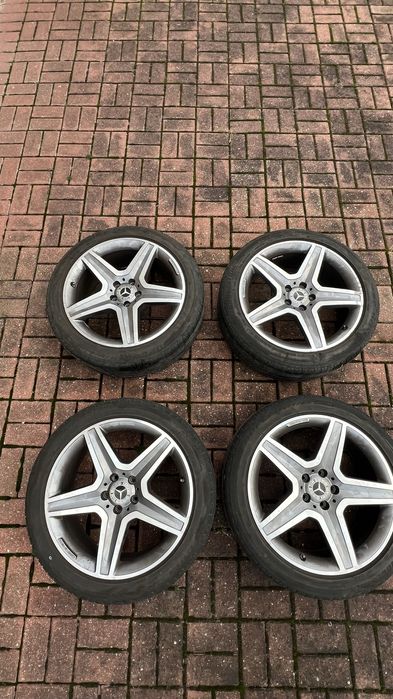 Koła Mercedes-Benz OEM 19 AMG 8JX19 H2 ET43.5 GLA