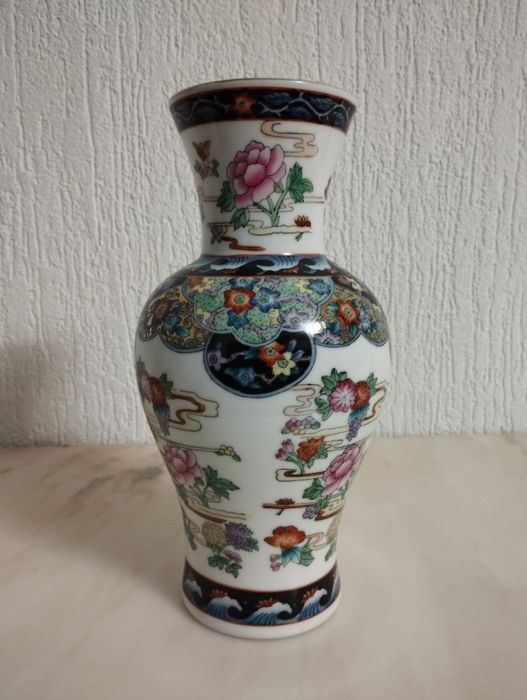 Jarra de louça chinesa, pintado à mão.