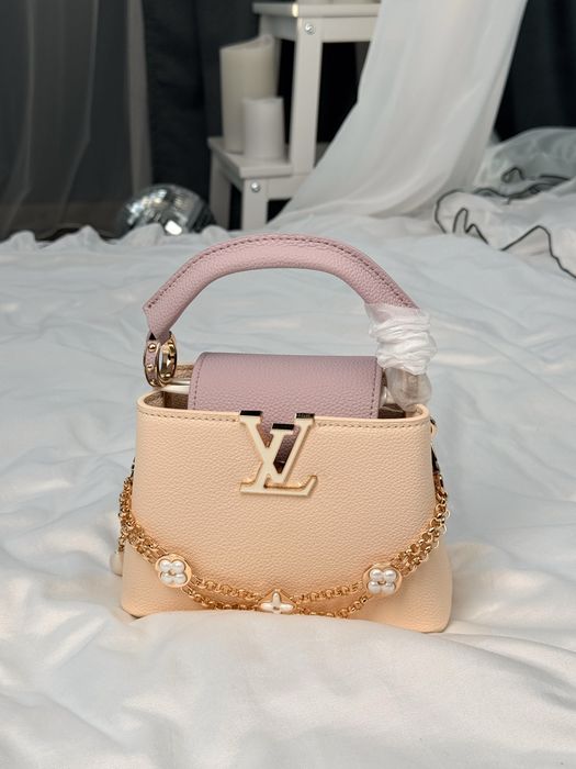 Сумка Louis Vuitton Capucines Cream / Blush Pink