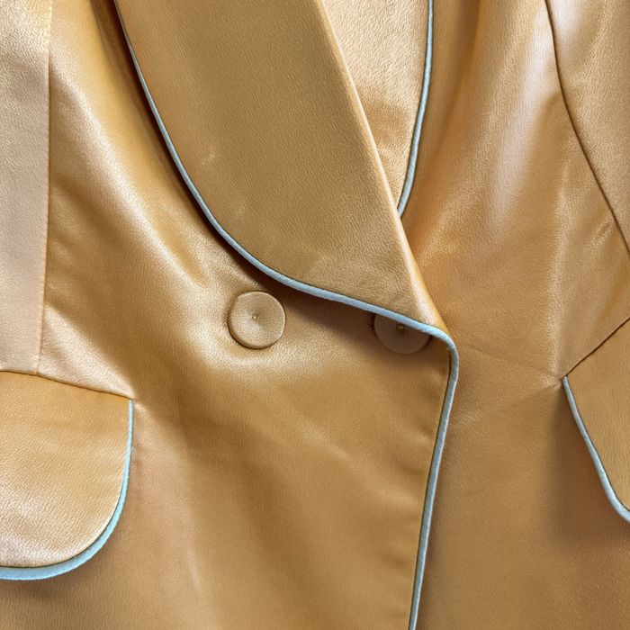 Стилтный брбчный костюм желтый