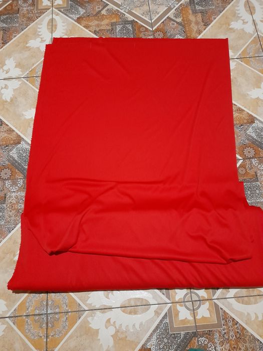 Отрез трикотина ярко красний  за( 1 метр=40гр).