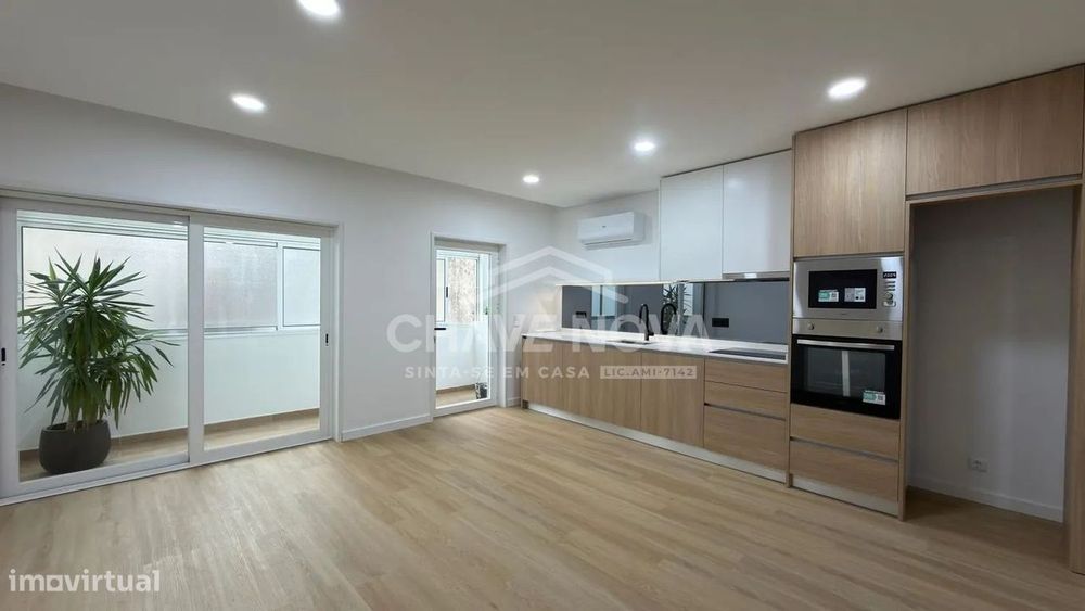 T1 Office Renovado em Santa Marinha (Devesas)
