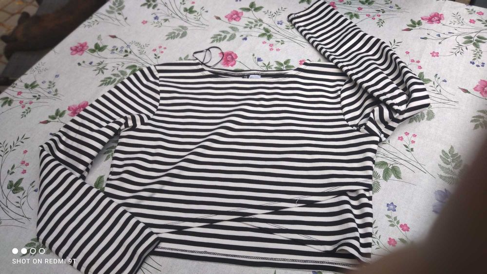 Bluzeczka damska krótka