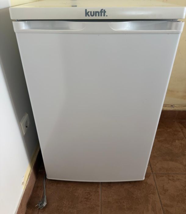 Frigorífico Mini Bar KUNFT KSD2531N WH — 85cm — 109L — Branco — Como Novo