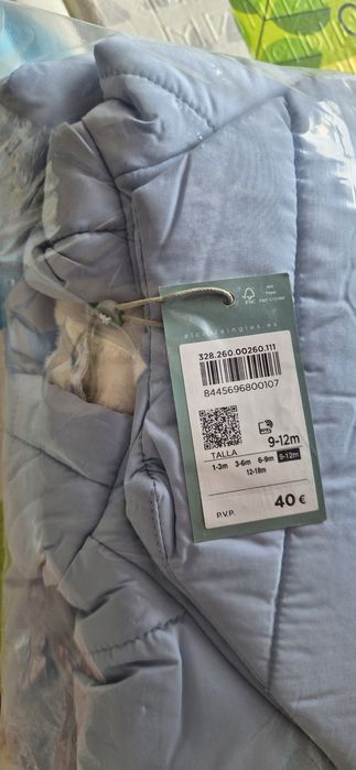 Babygrow de microfibra de bebé Pés + Mãos com Bolso à frente