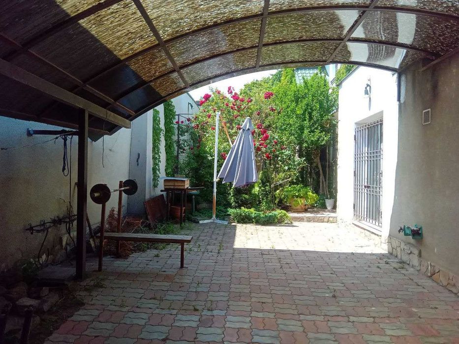 Продам двухэтажный дом с  ремонтом в Центре Слободки.