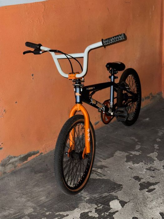 Bicicleta laranja  BMX