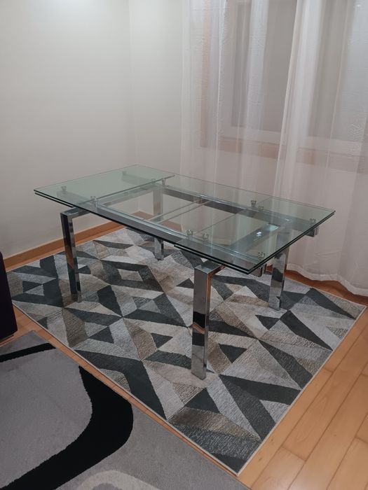 Mesa de sala jantar com cadeiras