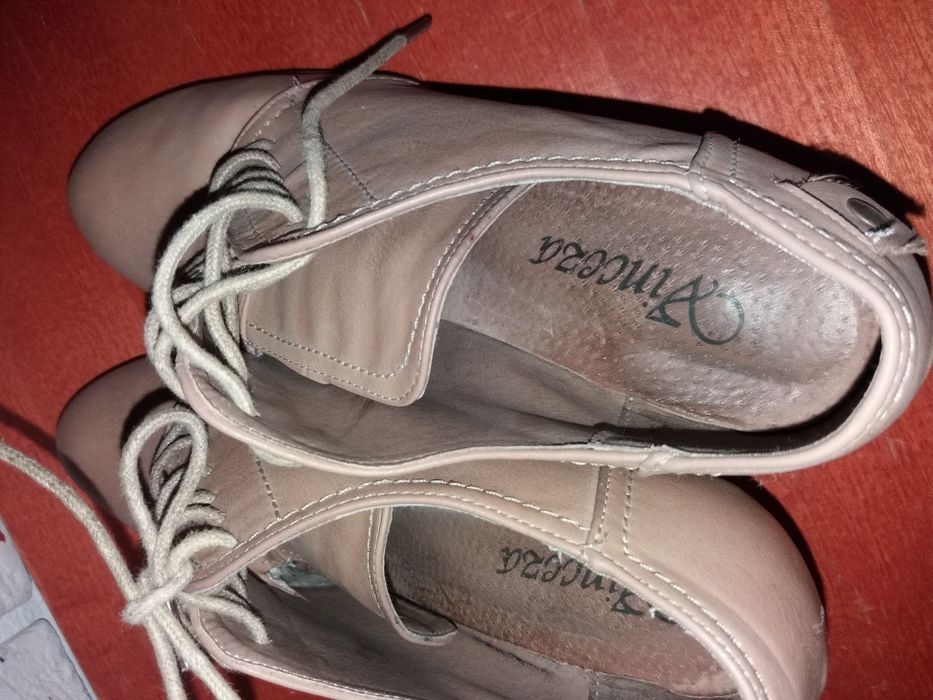 Botki buty beżowe sznurowane 39 na obcasie