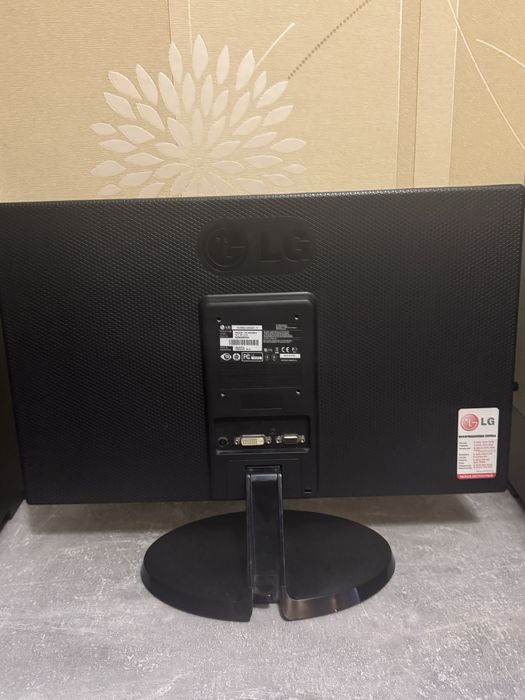 Монитор LG 22 дюйма