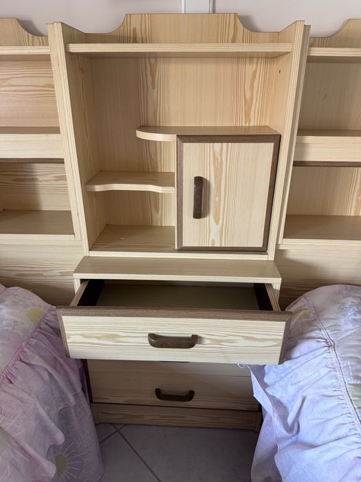 Conjunto de Quarto – 2 Camas Individuais com Colchão e Luz Incluídos