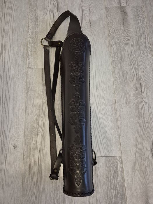 Sprzedam kołczan na plecy, półokrągły, pleciony rzemieniem VEGVISIR