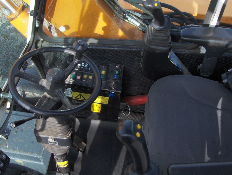 Kiefer BOKI 6551 KOPARKA 2009r Specjalistyczna Cmentarna z czerpakiem