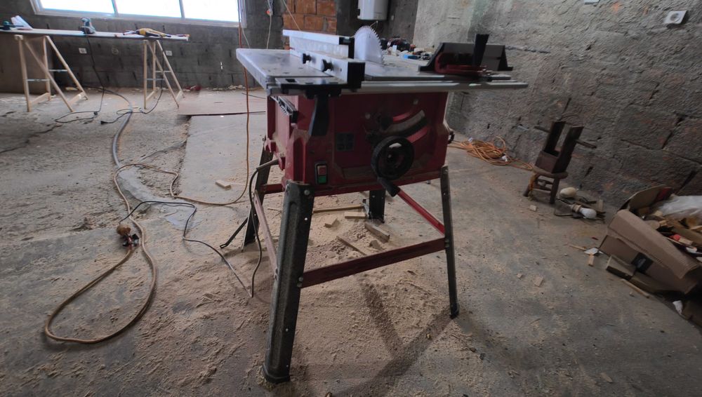 Serra de mesa TC-TS 2025/2 U EINHELL (Aluguer)
