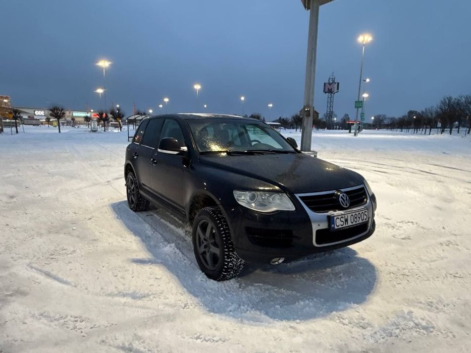 У продажі Volkswagen Touareg 2008 рік 
3.0 V6 Diesel Повний привід Механіка 6ст вкладень не потребує Двигун Не димить Працює Рівно Коробка не пинаєтся Будь яка перевірка на вашому сервісі Рідна фарба Без ДТП для військових Доставка по Україні