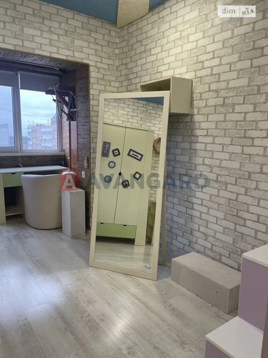 Продам 3шку В центрі Пісків! Ваучер ТАК!