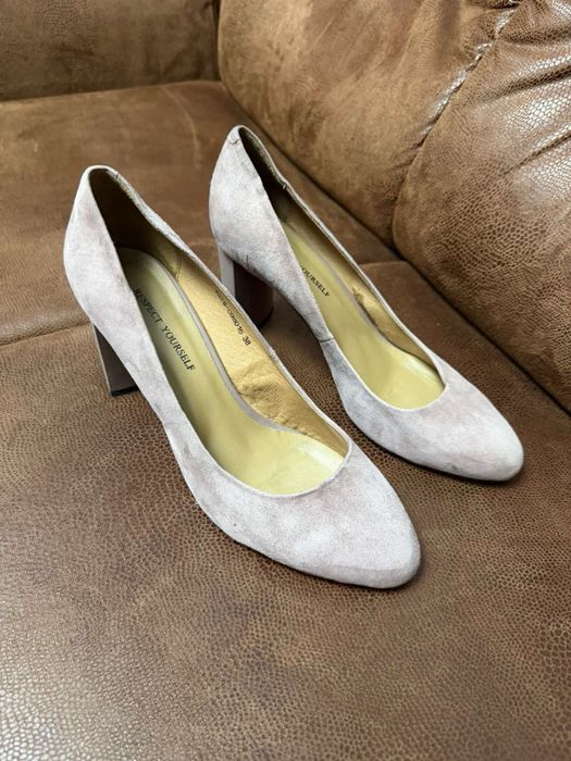 Лофери та туфлі жіночі 38 розмір