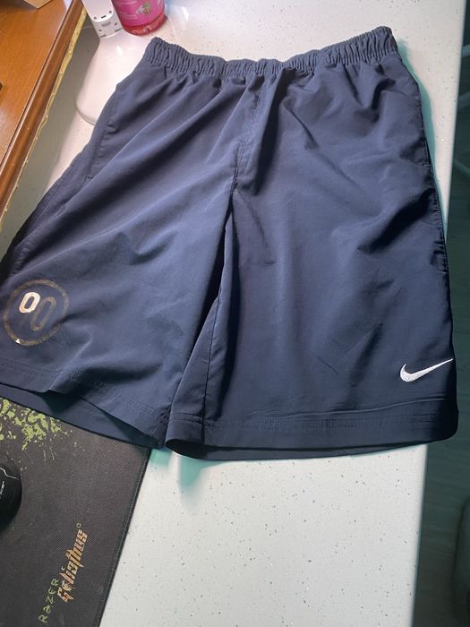 Granatowe spodenki nike