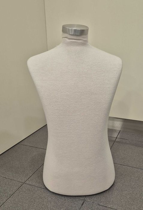 Manequim Masculino de Exposição e Costura com Base Metálica