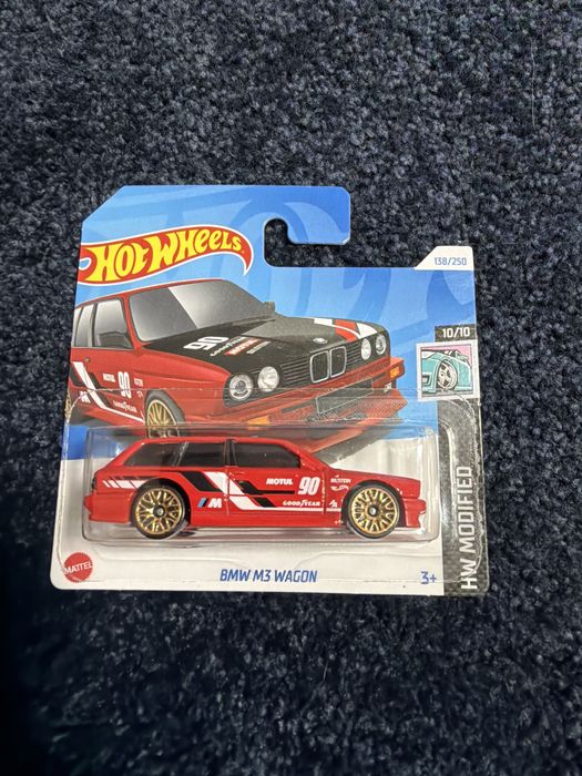 Hot wheels bmw m3 wagon czerwony e30