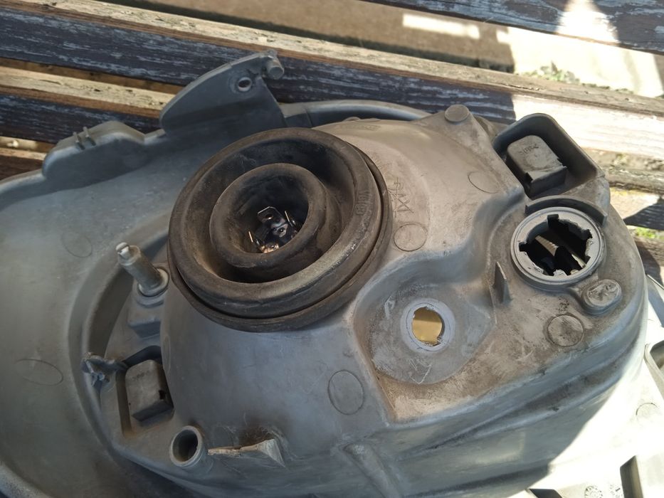 Оригінал  Фари    Рено трафік б.у.