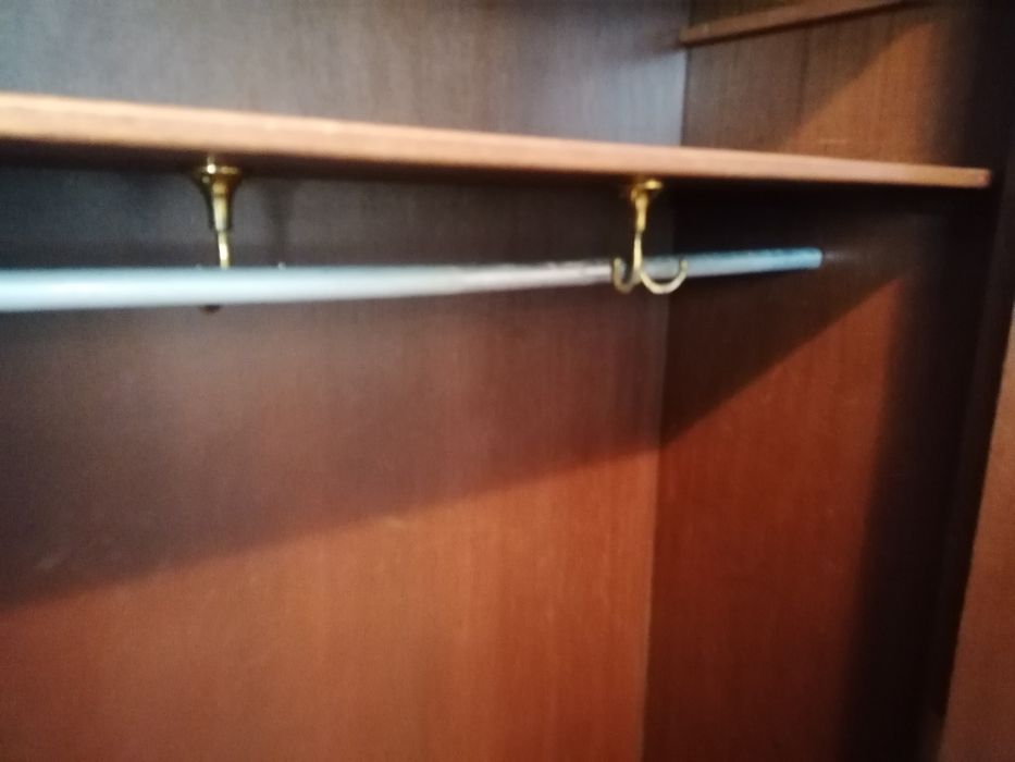 Vendo armário em castanho para Hall, escritório...