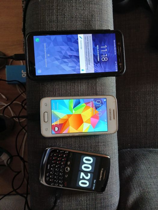 Telemóveis Samsung e Blackberry