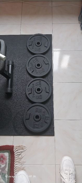 Vendo bancada com pesos barra e tapete